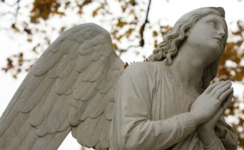 Porządkowanie mogił zasłużonych Polaków
